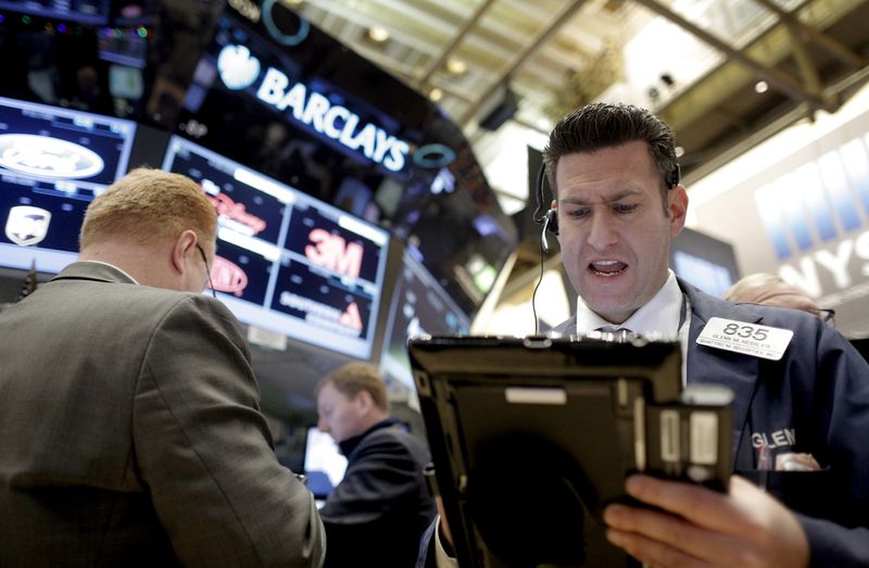 &copy; Reuters. Des traders à la Bourse de Wall Street. /Photo prise le 7 janvier 2016/REUTERS/Brendan McDermid