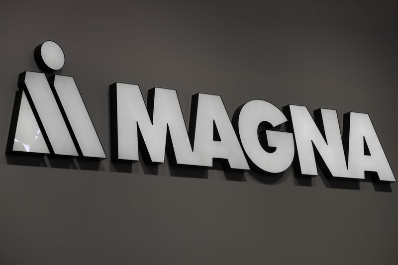 &copy; Reuters. FILE PHOTO: Magna logo is during Munich Auto Show, IAA Mobility 2021 in Munich, Germany, September 8, 2021. REUTERS/Wolfgang Rattay