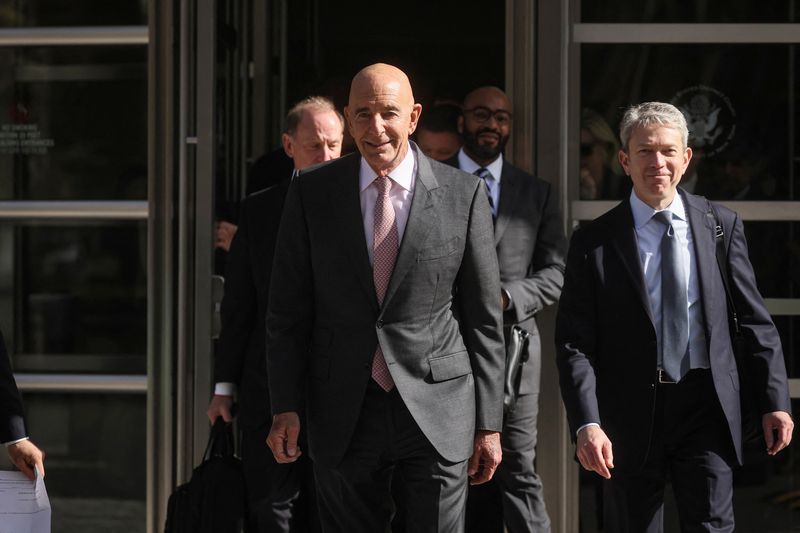 © Reuters. Thomas Barrack, a billionaire friend of Donald Trump who chaired the former president's inaugural fund exits following a not guilty verdict at the Brooklyn Federal Courthouse in Brooklyn, New York, U.S., November 4, 2022.  REUTERS/Brendan McDermid