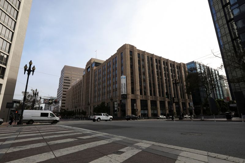 © Reuters. The Twitter headquarters are seen downtown in San Francisco, California, U.S., November 4, 2022. REUTERS/Nathan Frandino