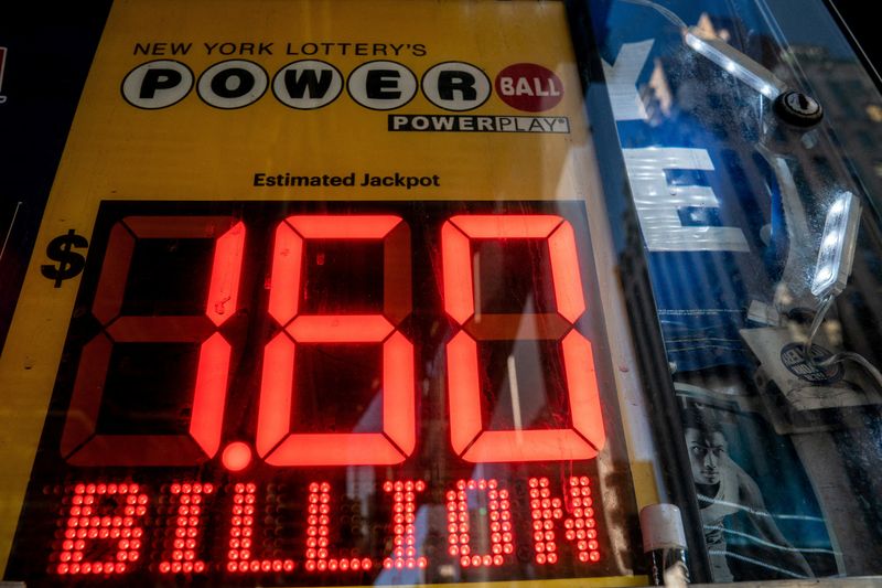 &copy; Reuters. FILE PHOTO: A digital billboard advertising Powerball’s Jackpot of $1.6 billion is displayed in New York City, U.S., November 4, 2022. REUTERS/David 'Dee' Delgado/File Photo