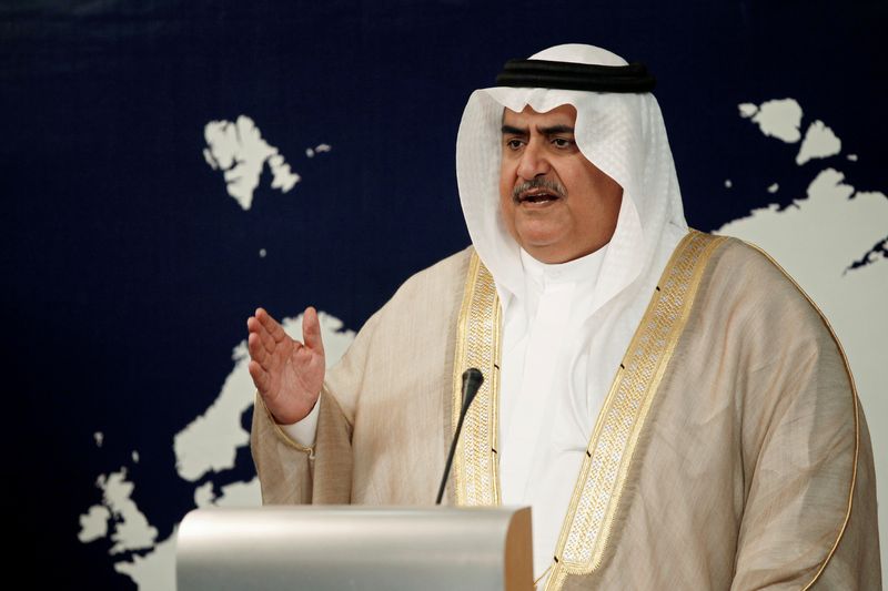 &copy; Reuters. الشيخ خالد بن أحمد آل خليفة يتحدث في مؤتمر صحفي في المنامة. صورة من أرشيف رويترز