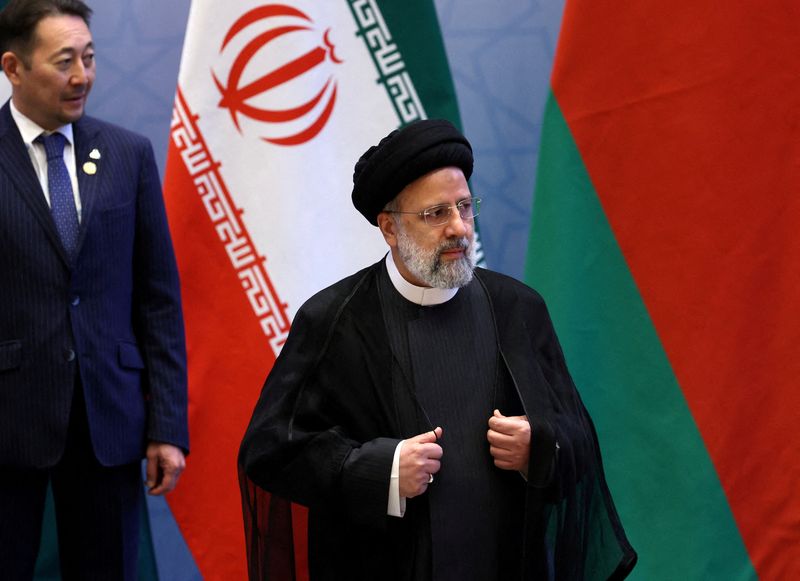 &copy; Reuters. Photo d'archives du président iranien Ebrahim Raisi avant une réunion des chefs des États membres de l'Organisation de coopération de Shanghai (OCS) lors d'un sommet à Samarcande, en Ouzbékistan. /Photo prise le 16 septembre 2022/Sputnik/Sergey Boby