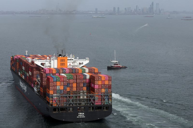 &copy; Reuters. FILE PHOTO: The container ship Tirua Hapag-Lloyd enters New York Harbor in New York City, U.S., November 6, 2022. REUTERS/Brendan McDermid