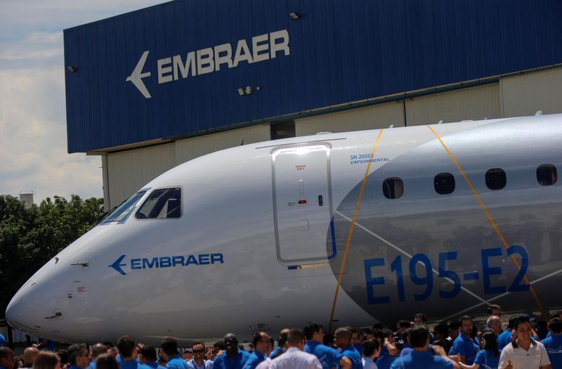 &copy; Reuters. FILE PHOTO: The the E195-E2 commercial jet's first prototype is pictured in Sao Jose dos Campos, Brazil, March 7, 2017. REUTERS/Roosevelt Cassio