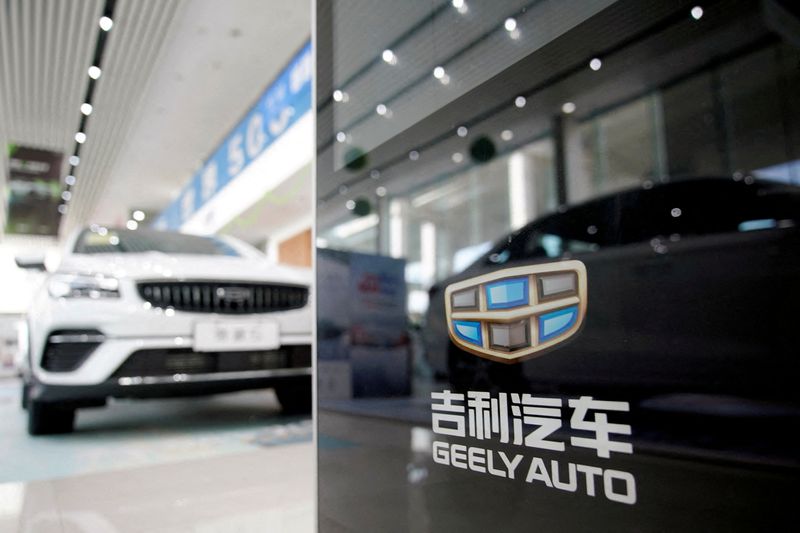 &copy; Reuters. FILE PHOTO: The Geely logo is seen at a car dealership in Shanghai, China August 17, 2021. Picture taken August 17, 2021. REUTERS/Aly Song