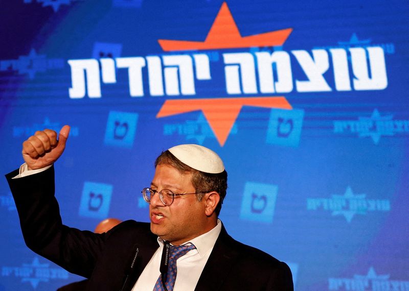 &copy; Reuters. Líder del partido Poder Judío, Itamar Ben-Gvir, habla tras el anuncio de los sondeos a pie de urna de las elecciones generales de Israel, en la sede de su partido en Jerusalén el 2 de noviembre, 2022. REUTERS/Corinna Kern 