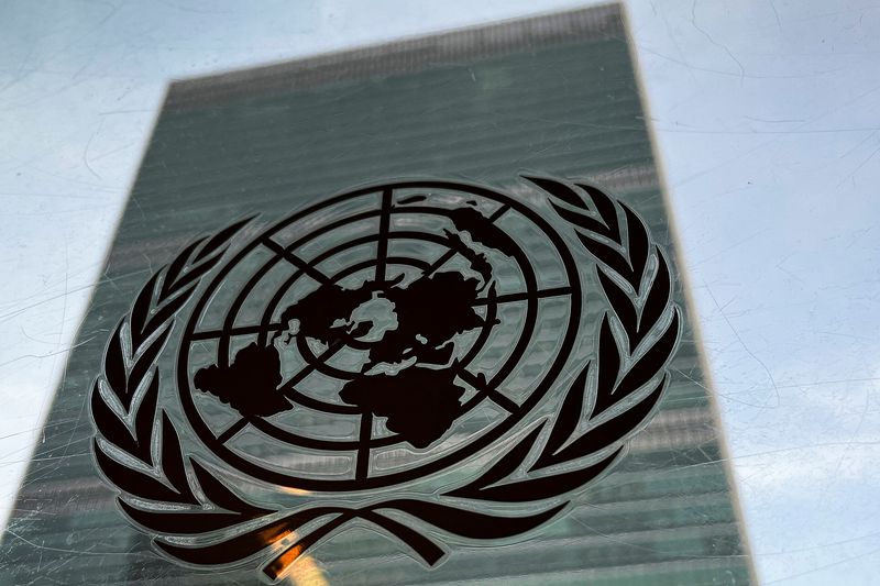 &copy; Reuters. شعار الأمم المتحدة على مقرها في نيويورك في الأول من مارس آذار 2022. تصوير كارلو أليجري-رويترز.