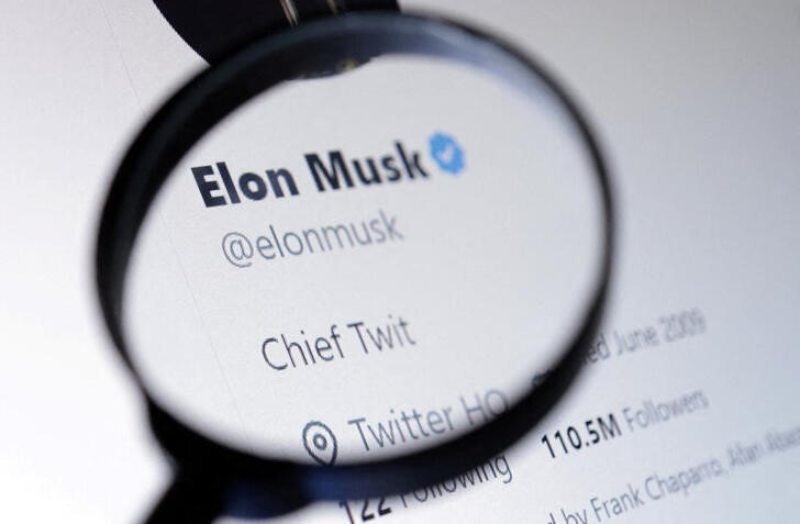 &copy; Reuters. Ilustração fotográfica com a conta de Elon Musk no Twitter vista através de uma lupa
28/10/2022
REUTERS/Dado Ruvic