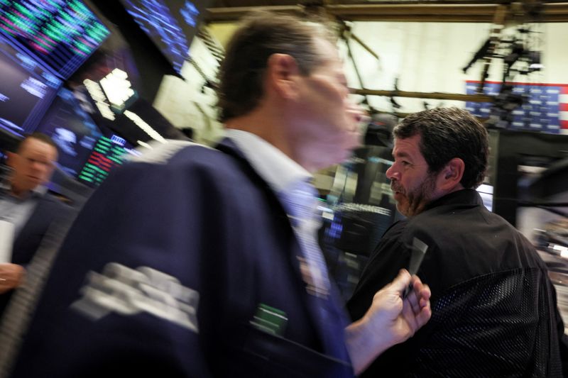&copy; Reuters. Operadores trabalham na Bolsa de Nova York
07/11/2022
REUTERS/Brendan McDermid