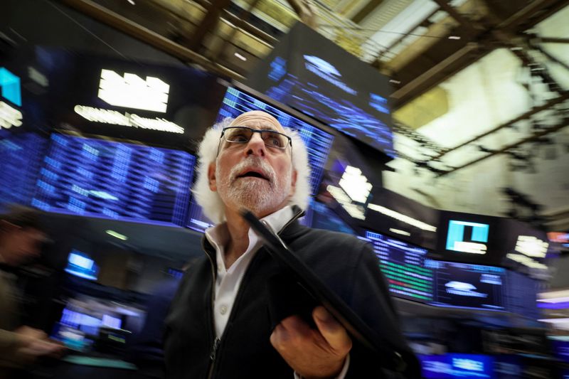 &copy; Reuters. Des traders travaillent à la Bourse de New York. /Photo prise le 7 novembre 2022/REUTERS/Brendan McDermid