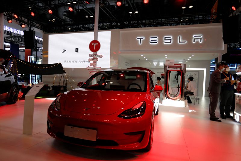 &copy; Reuters. FILE PHOTO: A Tesla Model 3 electric vehicle (EV) is displayed at the China International Fair for Trade in Services (CIFTIS) in Beijing, China September 1, 2022. REUTERS/Florence Lo