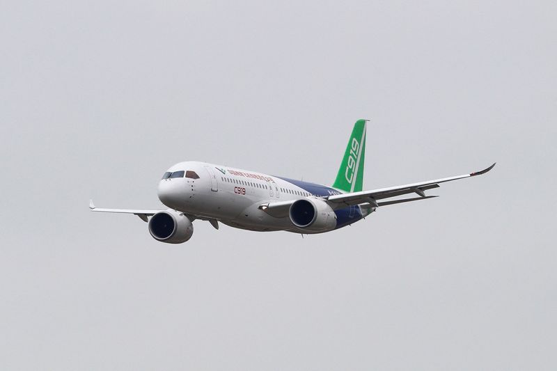 Chinese planemaker COMAC received new orders for 330 planes