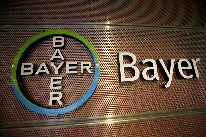 &copy; Reuters. Photo d'archives : Le logo de Bayer AG est photographié lors de la conférence de presse sur les résultats annuels du fabricant allemand de médicaments à Leverkusen. /Photo prise le 27 février 2019/REUTERS/Wolfgang Rattay