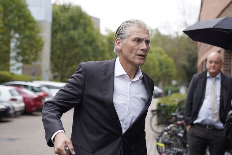 © Reuters. Former Danske Bank CEO Thomas Borgen arrives at the court to be questioned in a compensation case, in Lyngby, Denmark, September 26, 2022.   Ritzau Scanpix/via REUTERS    