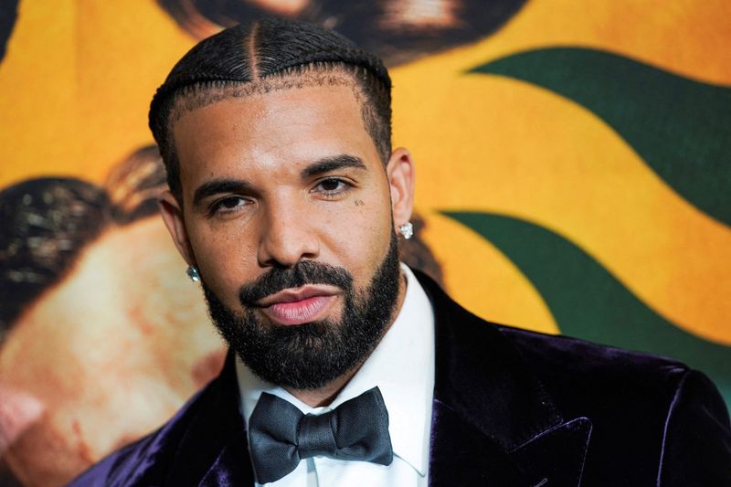 &copy; Reuters. FILE PHOTO: Drake attends the Amsterdam world premiere at Alice Tully Hall in New York, U.S., September 18, 2022. REUTERS/Eduardo Munoz/File Photo