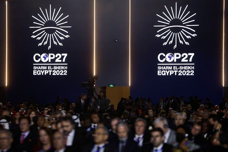 &copy; Reuters. People attend the COP27 climate summit in Sharm el-Sheikh, Egypt November 7, 2022. REUTERS/Mohammed Salem