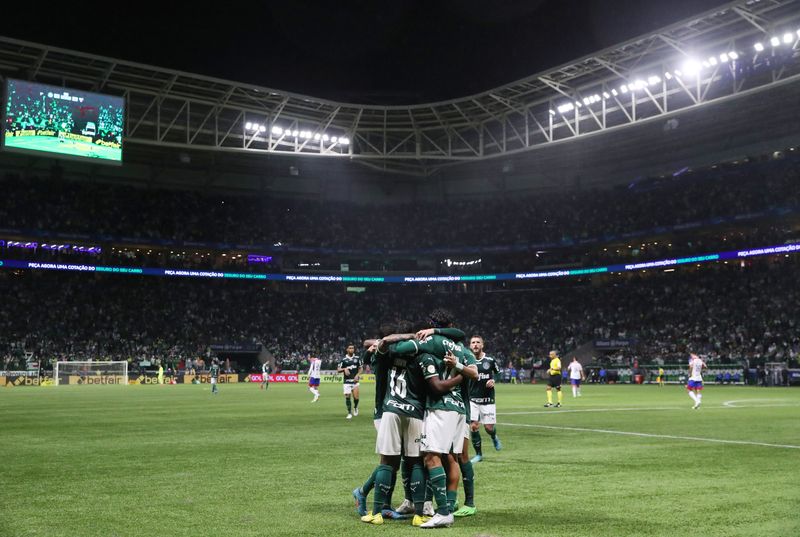 &copy; Reuters. Jogadores do Palmeiras comemoram gol em partida do clube no Allianz Parque, em São Paulo
02/11/2022
REUTERS/Amanda Perobelli