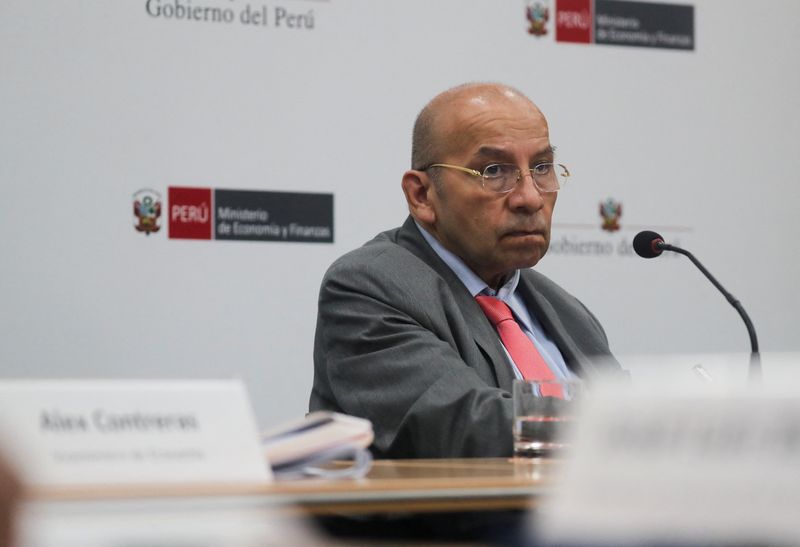 &copy; Reuters. FILE PHOTO: Peru's Finance Minister Kurt Burneo attends a news conference with members of the foreign media, in Lima, Peru September 8, 2022. REUTERS/Sebastian Castaneda/File Photo