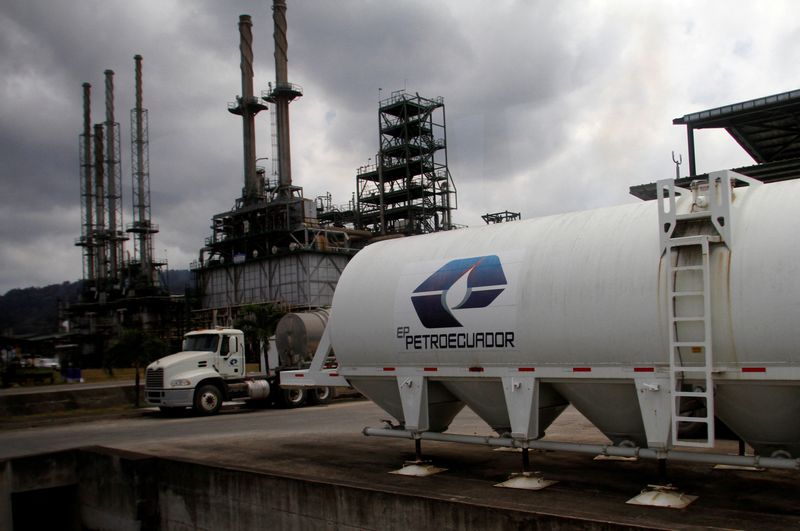 &copy; Reuters. FILE PHOTO: A view shows the Ecuador's state-run Esmeraldas refinery complex in Esmeraldas, Ecuador, August 15, 2017, REUTERS/Daniel Tapia/File Photo