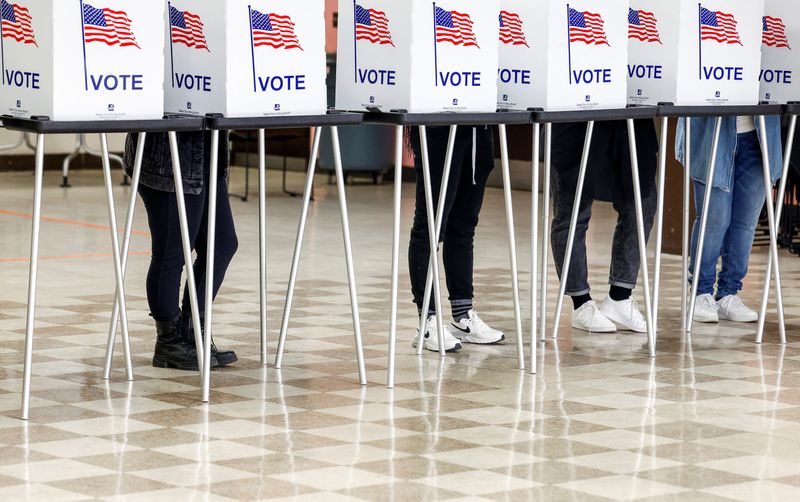&copy; Reuters. Eleitores norte-americanos em local de votação em Michigan
08/11/2022
REUTERS/Evelyn Hockstein
