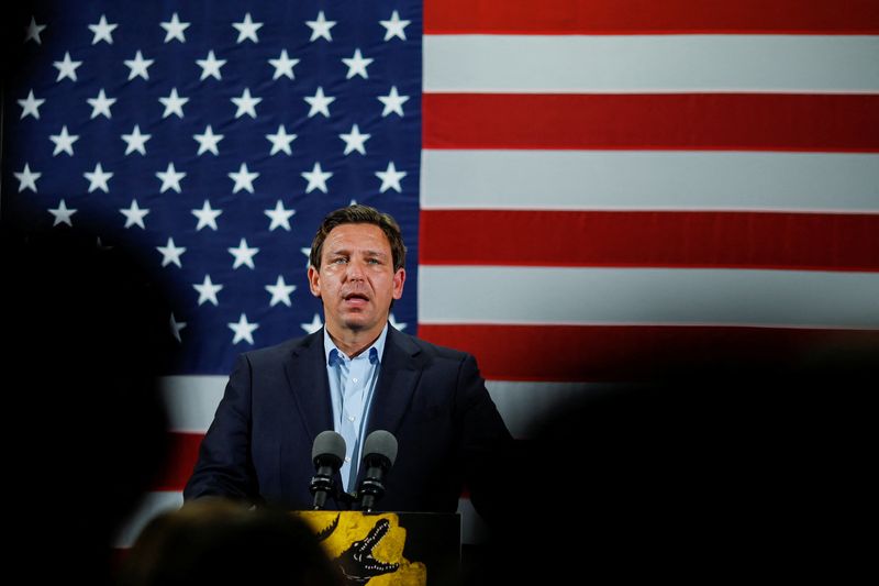 &copy; Reuters. Florida Governor Ron DeSantis speaks during a rally ahead of the midterm elections, in Hialeah, Florida, U.S., November 7, 2022. REUTERS/Marco Bello