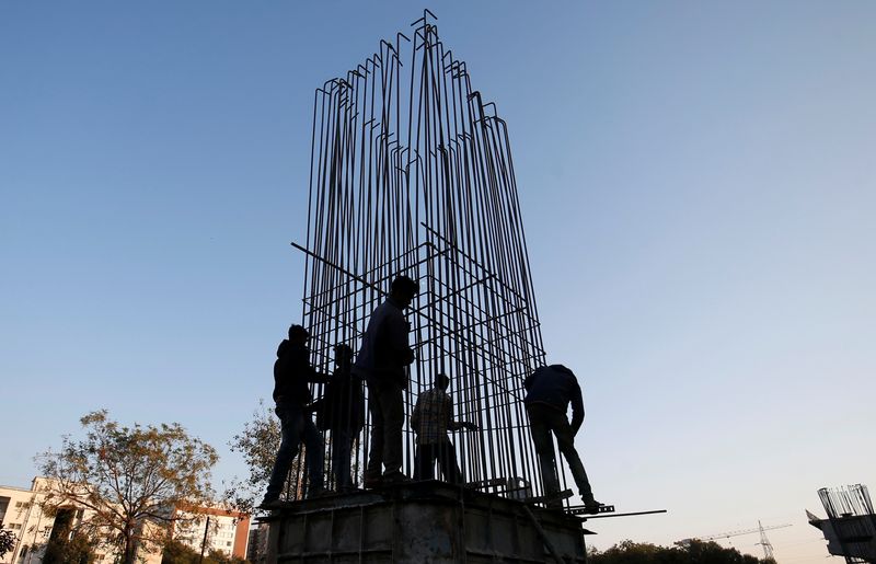 &copy; Reuters. FILE PHOTO: Workers build a pillar of a bridge on a national highway under construction in Ahmedabad, India, January 31, 2021. Picture taken January 31, 2021. REUTERS/Amit Dave