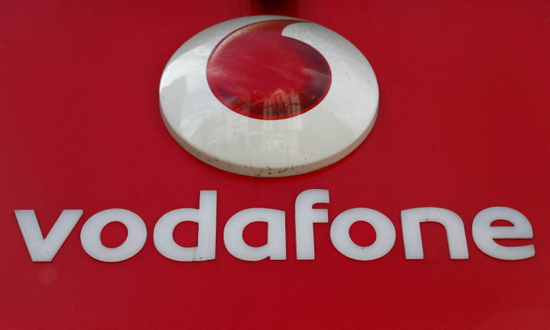 &copy; Reuters. Il logo Vodafone a Londra. REUTERS/Neil Hall