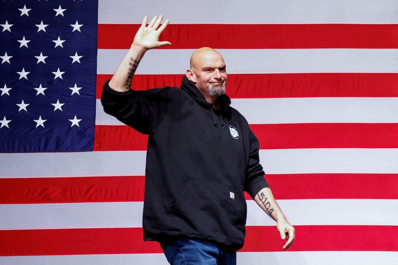 © Reuters. Pennsylvania Lieutenant Governor and U.S. Senate candidate John Fetterman arrives to speak during his 2022 U.S. midterm elections night party in Pittsburgh, Pennsylvania, U.S., November 9, 2022. REUTERS/Quinn Glabicki     TPX IMAGES OF THE DAY - RC26IX9FUOFC