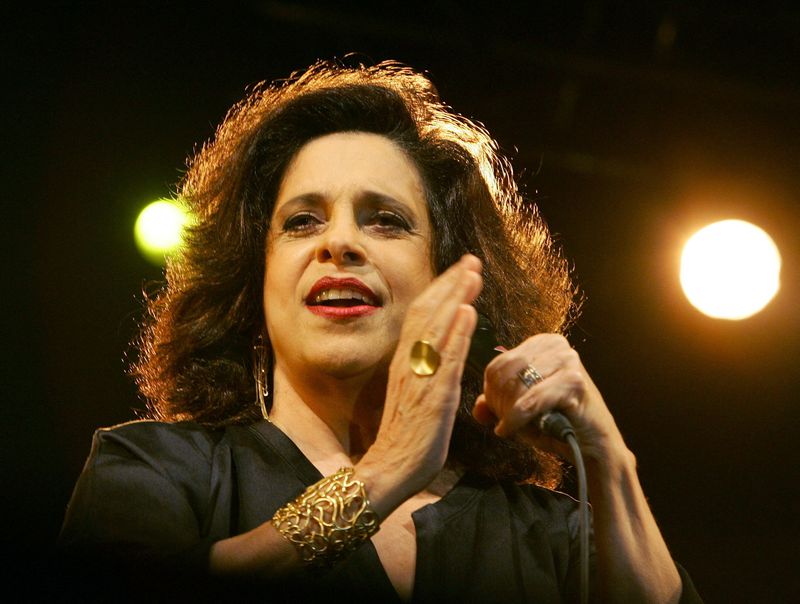 © Reuters. FOTO DE ARCHIVO: Cantante brasileña Gal Costa actúa en el festival 