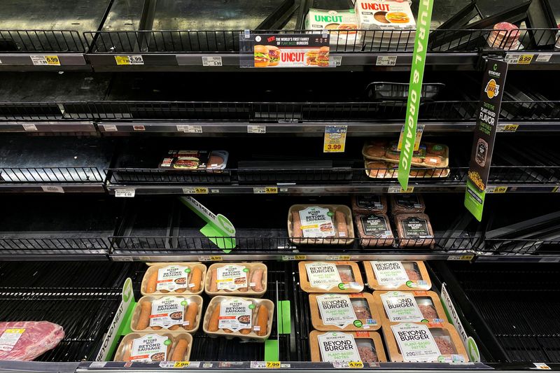 © Reuters. FILE PHOTO: Beyond Meat products are displayed on grocery store shelves inside Kroger Co.'s Ralphs supermarket amid fears of the global growth of coronavirus cases, in Los Angeles, California, U.S. March 15, 2020.  REUTERS/Patrick T. Fallon/File Photo