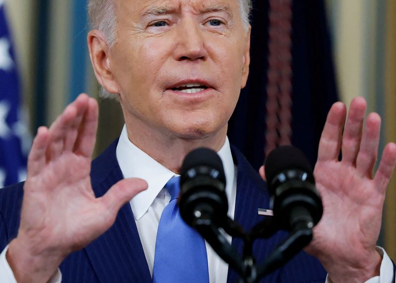 &copy; Reuters. U.S. President Joe Biden takes questions as he discusses the 2022 U.S. midterm election results during a news conference in the State Dining Room at the White House in Washington, U.S., November 9, 2022. REUTERS/Tom Brenner