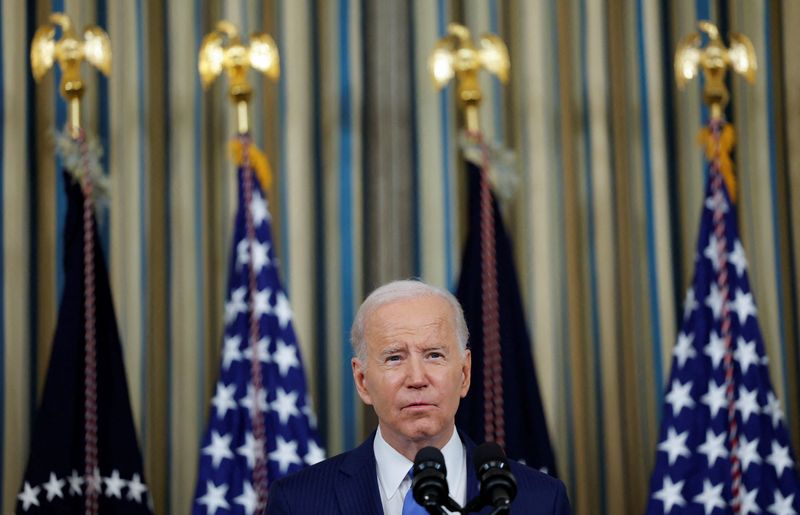 &copy; Reuters. الرئيس الأمريكي جو بايدن يتحدث خلال مؤتمر صحفي في البيت الأبيض بواشنطن يوم الأربعاء. تصوير: توم برينر - رويترز.