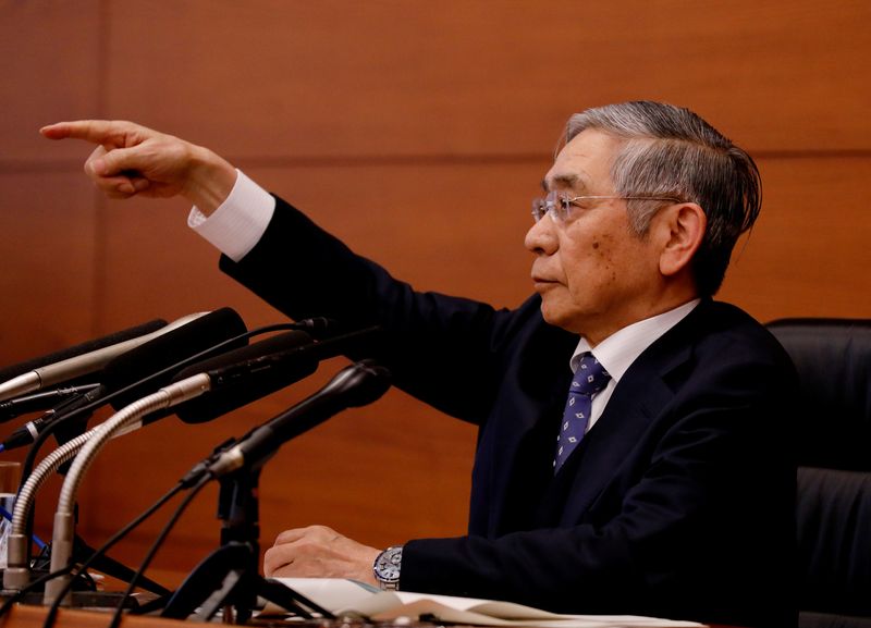 &copy; Reuters. 　日銀の黒田東彦総裁は１０日の参院財政金融委員会で、来春の任期以降３期目の続投の意志の有無を問われ、個人的な希望は全くないと語った。２０２０年１月都内で撮影（２０２２年　