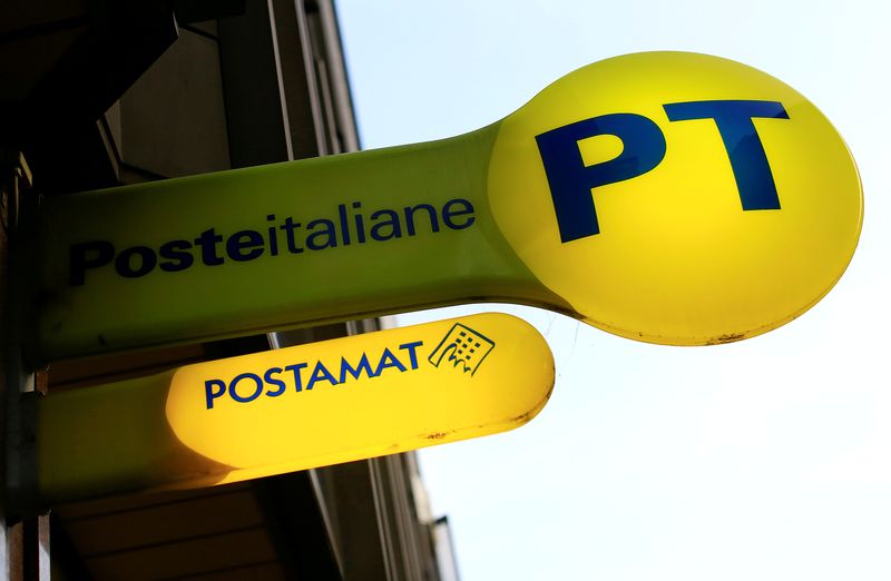 &copy; Reuters. Il logo Poste Italiane presso una filiale a Roma. Reuters/Tony Gentile/File Photo