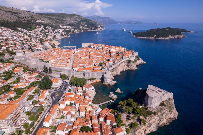 &copy; Reuters. FILE PHOTO: A general view of Dubrovnik, Croatia June 7, 2022. Picture taken with a drone on June 7, 2022. REUTERS/Antonio Bronic/File Photo