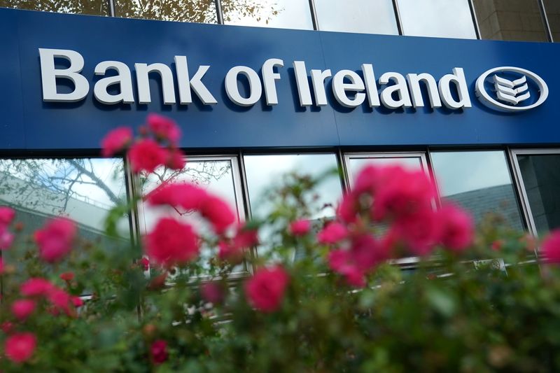 © Reuters. FILE PHOTO: Signage is seen outside a branch of the Bank of Ireland in Galway, Ireland, August 6, 2020. REUTERS/Clodagh Kilcoyne