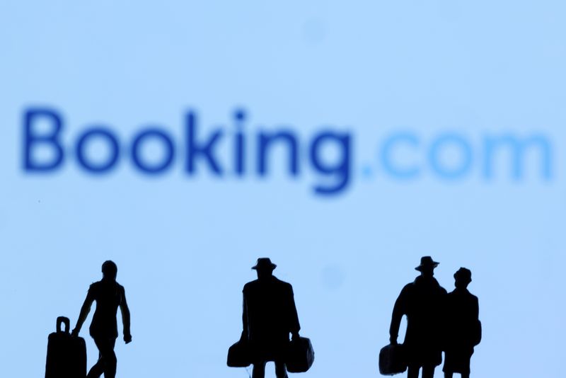 &copy; Reuters. FILE PHOTO: Figurines are seen in front of the Booking.com logo in this illustration taken, February 27, 2022. REUTERS/Dado Ruvic/Illustration/File Photo