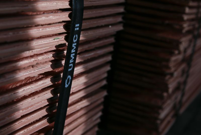 &copy; Reuters. Paquetes de láminas de cátodos de cobre listos para ser cargados y enviados a los compradores se ven en la planta de Uralelektromed Joint Stock Company (JSC) en la ciudad de Verkhnyaya Pyshma
