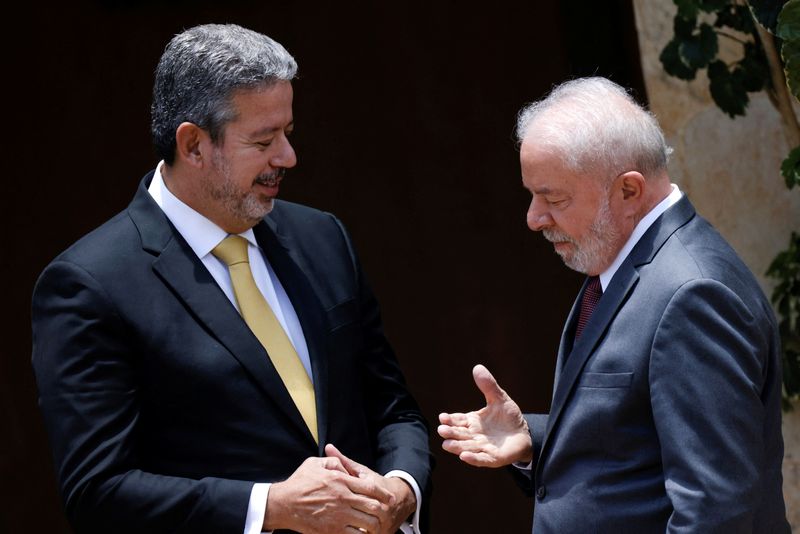 &copy; Reuters. O presidente da Câmara,  Arthur Lira, e Lula em Brasília
9/11/2022
Adriano Machado/Reuters