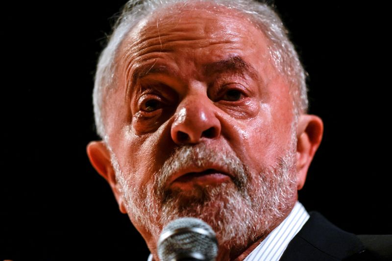 &copy; Reuters. Brazilian President-elect Luiz Inacio Lula da Silva cries while speaking during a meeting with members of the government transition team in Brasilia, Brazil November 10, 2022. REUTERS/Ueslei Marcelino