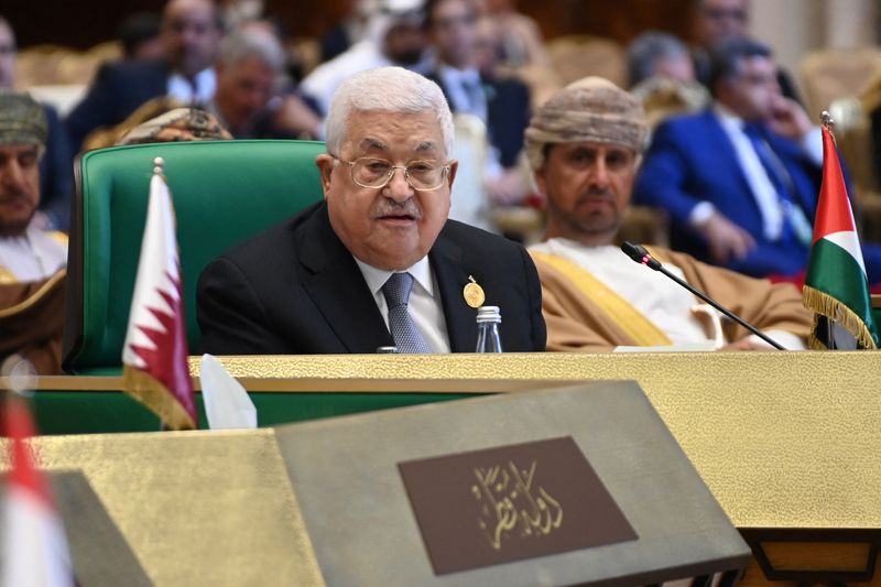 &copy; Reuters. الرئيس الفلسطيني محمود عباس خلال القمة العربية في الجزائر في الثاني من نوفمبر تشرين الثاني 2022. صورة حصلت عليها رويترز من الرئاسة الجزائرية.