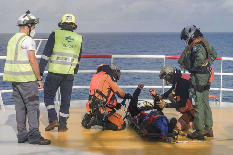 &copy; Reuters. Autoridades francesas auxiliam imigrante no Mar Mediterrâneo
 10/11/2022    Divulgação