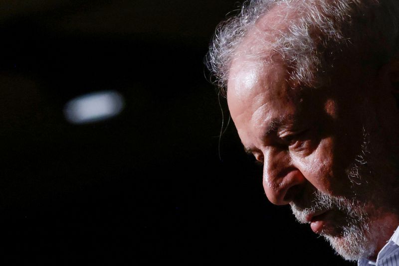 &copy; Reuters. Brazilian President-elect Luiz Inacio Lula da Silva speaks during a meeting with members of the government transition team in Brasilia, Brazil, November 10, 2022. REUTERS/Adriano Machado