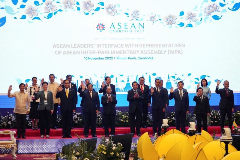 &copy; Reuters. FILE PHOTO: ASEAN leaders pose for a group picture as they meet with representatives of ASEAN Inter-Parliamentary Assembly (AIPA) during the ASEAN Summit in Phnom Penh, Cambodia November 10, 2022. REUTERS/Cindy Liu