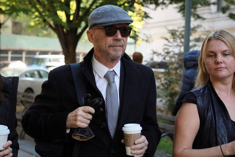 &copy; Reuters. Imagem de arquivo: O diretor Paul Haggis chega na Suprema Corte do Estado de Nova York para julgamento. 19 de outubro, 2022. REUTERS/Brendan McDermid/Arquivo