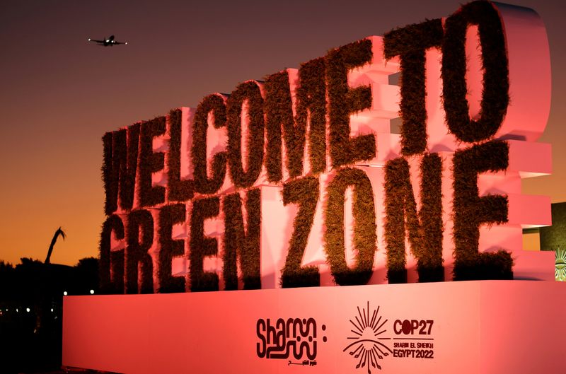 &copy; Reuters. Vue du panneau d'accueil de la zone verte pendant le sommet climatique COP27 à Sharm el-Sheikh, en Égypte. /10 novembre 2022/REUTERS/Mohamed Abd El Ghany