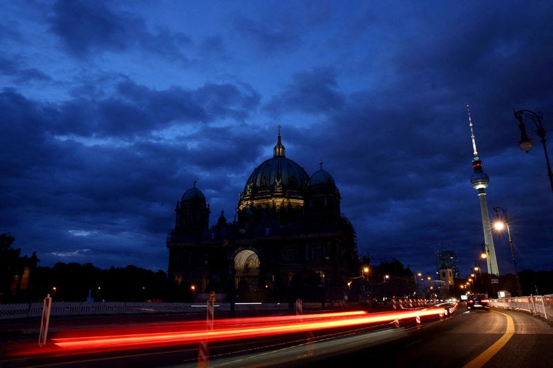 &copy; Reuters. FILE PHOTO: The Television Tower glows at dusk next to the Protestant Berlin Cathedral with a reduced lighting to save energy due to Russia's invasion of Ukraine in Berlin, Germany August 5, 2022. REUTERS/Lisi Niesner