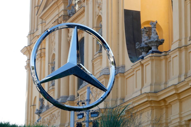 &copy; Reuters. FILE PHOTO: The Mercedes-Benz logo is seen at the Odeonsplatz, in front of the Theatine Church, ahead of the Munich Motor Show IAA Mobility 2021 in Munich, Germany, September 6, 2021. REUTERS/Wolfgang Rattay/File Photo
