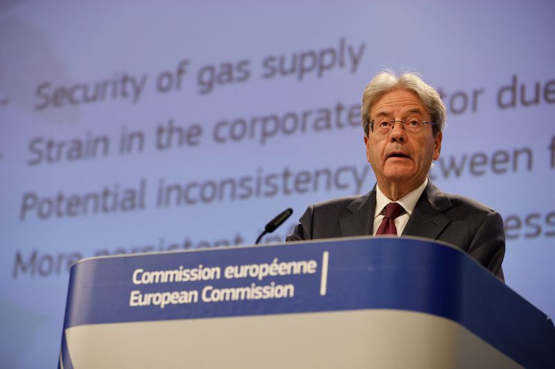 &copy; Reuters. Il commissario europeo per l'economia Paolo Gentiloni interviene a una conferenza stampa sulle previsioni della Commissione europea per la crescita economica, l'inflazione, la disoccupazione, il debito e il deficit dei 27 Paesi dell'UE per il 2023 e il 20